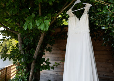 Robe de la Mariée accrochée dans le vent. Sylvain CROUZILLAT Photographe de Mariage à Limoges